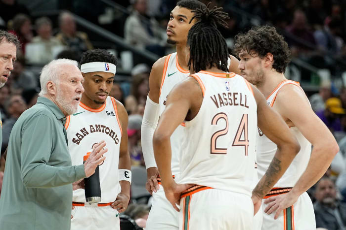Dec 15, 2023; San Antonio, Texas, USA; San Antonio Spurs head coach Gregg Popovich talks with players during a timeout in the first half against the Los Angeles Lakers at Frost Bank Center.